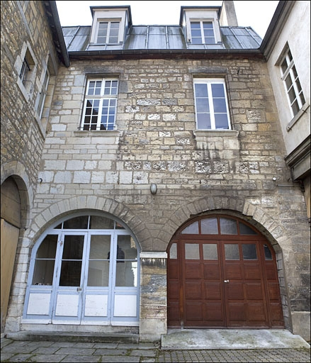 Vue d'ensemble de la façade antérieure du logis en fond de cour. © Yves Sancey / Région Bourgogne-Franche-Comté, Inventaire du patrimoine - 2010