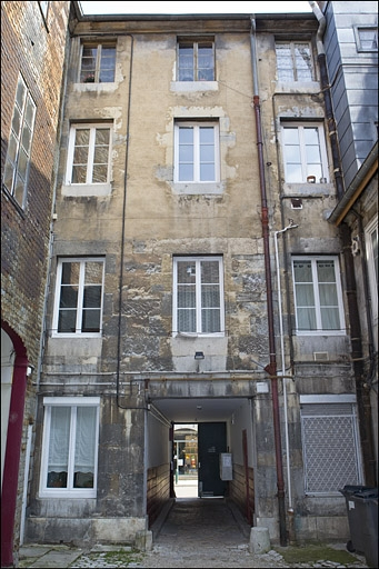 Logis principal : façade postérieure. © Yves Sancey / Région Bourgogne-Franche-Comté, Inventaire du patrimoine - 2010