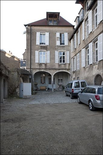 Vue d'ensemble de l'aile gauche depuis la cour, de face. © Yves Sancey / Région Bourgogne-Franche-Comté, Inventaire du patrimoine - 2010