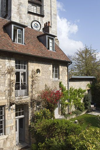 Façade postérieure du logis donnant sur le jardin. © Yves Sancey / Région Bourgogne-Franche-Comté, Inventaire du patrimoine - 2010