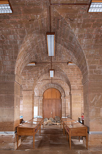 Intérieur : vue en direction de la porte ouvrant sur le hall. © Jérôme Mongreville / Région Bourgogne-Franche-Comté, Inventaire du patrimoine - 2010