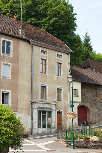 Vue de l'hôtel depuis le bas de la Petite Côte © Jérôme Mongreville / Région Bourgogne-Franche-Comté, Inventaire du patrimoine - 2010