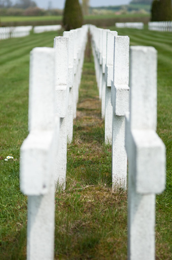 Double alignement de tombes. © Jérôme Mongreville / Région Bourgogne-Franche-Comté, Inventaire du patrimoine - 2010