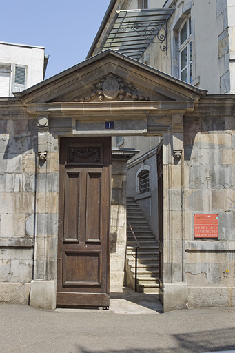 Détail du portail d'entrée. © Yves Sancey / Région Bourgogne-Franche-Comté, Inventaire du patrimoine - 2010