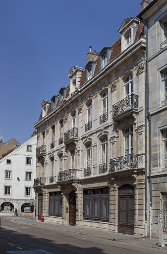 Vue d'ensemble de trois quarts droit. © Yves Sancey / Région Bourgogne-Franche-Comté, Inventaire du patrimoine - 2010