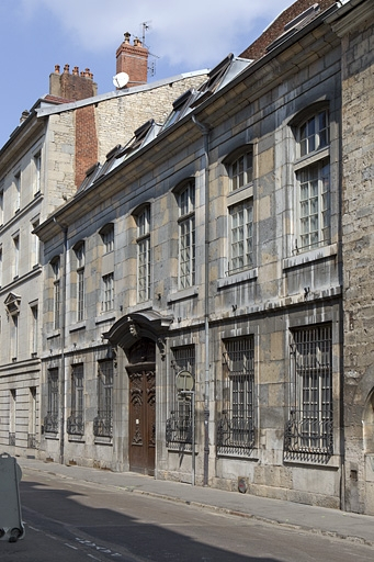 Façade antérieure sur rue, de trois quart droit. © Yves Sancey / Région Bourgogne-Franche-Comté, Inventaire du patrimoine - 2010