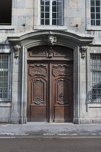 Façade antérieure sur rue : vue d'ensemble du portail d'entrée. © Yves Sancey / Région Bourgogne-Franche-Comté, Inventaire du patrimoine - 2010