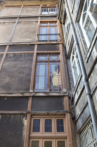 Détail de la paroi de la cage d'escalier en pan de bois. © Yves Sancey / Région Bourgogne-Franche-Comté, Inventaire du patrimoine - 2010