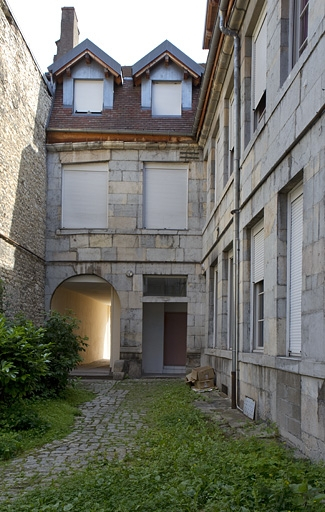 Logis secondaire en L : détail de l'aile en fond de cour. © Yves Sancey / Région Bourgogne-Franche-Comté, Inventaire du patrimoine - 2010
