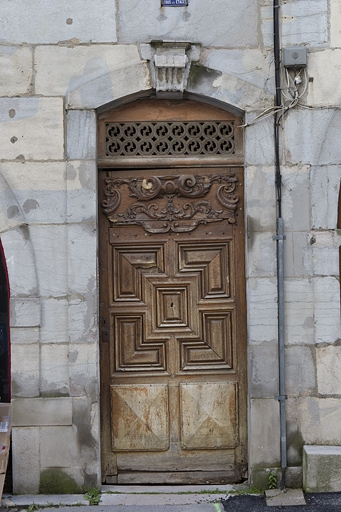 Logis principal : détail de la porte d'entrée. © Yves Sancey / Région Bourgogne-Franche-Comté, Inventaire du patrimoine - 2010