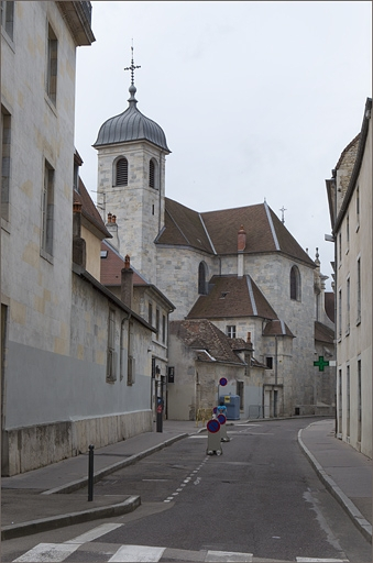Vue d'ensemble des bâtiments depuis l'entrée de la rue de la Bibliothèque, vue rapprochée. © Yves Sancey / Région Bourgogne-Franche-Comté, Inventaire du patrimoine - 2010