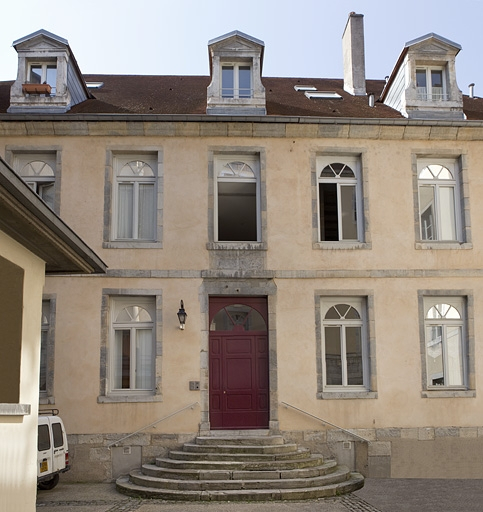 Maison entre les deux cours : façade postérieure, de face. © Yves Sancey / Région Bourgogne-Franche-Comté, Inventaire du patrimoine - 2010