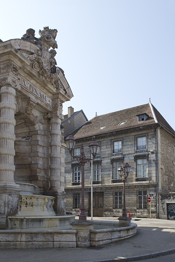 Vue d'ensemble éloignée de trois quarts droit. © Yves Sancey / Région Bourgogne-Franche-Comté, Inventaire du patrimoine - 2010