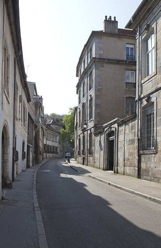 Vue d'ensemble depuis la rue, de trois quarts droit. © Yves Sancey / Région Bourgogne-Franche-Comté, Inventaire du patrimoine - 2010