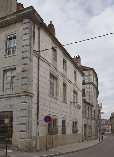 Vue d'ensemble de la façade latérale droite. © Yves Sancey / Région Bourgogne-Franche-Comté, Inventaire du patrimoine - 2010