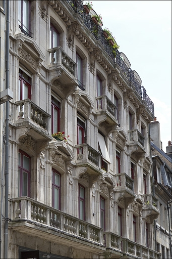 Logis principal, façade sur rue à partir du premier étage : de trois quarts gauche. © Yves Sancey / Région Bourgogne-Franche-Comté, Inventaire du patrimoine - 2010
