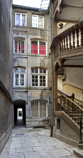 Façade antérieure du deuxième logis secondaire située sur la deuxième cour. © Yves Sancey / Région Bourgogne-Franche-Comté, Inventaire du patrimoine - 2010