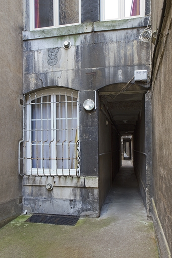 Façade postérieure du deuxième logis secondaire située sur la troisième cour : détail du rez-de-chaussée. © Yves Sancey / Région Bourgogne-Franche-Comté, Inventaire du patrimoine - 2010