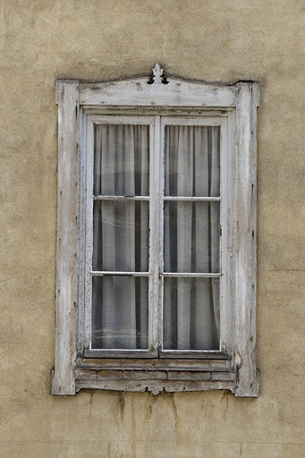Extension en pan de bois : détail d'une fenêtre. © Yves Sancey / Région Bourgogne-Franche-Comté, Inventaire du patrimoine - 2010