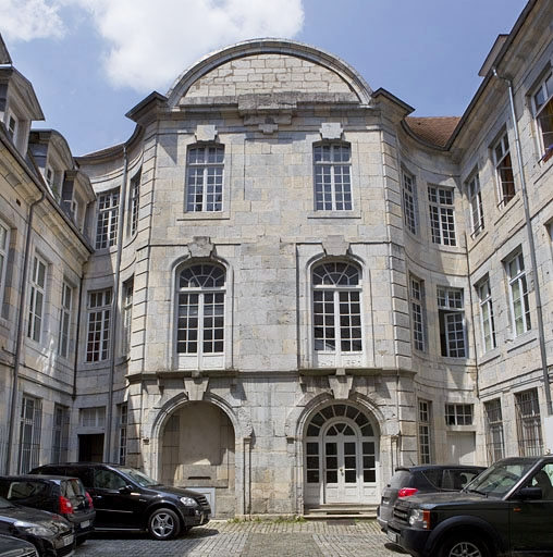 Logis principal : vue d'ensemble de l'aile de l'escalier. © Yves Sancey / Région Bourgogne-Franche-Comté, Inventaire du patrimoine - 2010