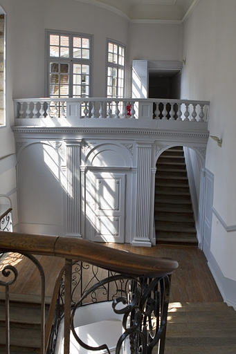 Escalier : détail de la cloison masquant l'escalier secondaire. © Yves Sancey / Région Bourgogne-Franche-Comté, Inventaire du patrimoine - 2010