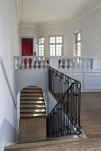 Détail de l'escalier secondaire depuis le palier. © Yves Sancey / Région Bourgogne-Franche-Comté, Inventaire du patrimoine - 2010