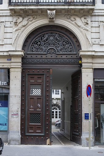 Portail d'entrée : vue d'ensemble. © Yves Sancey / Région Bourgogne-Franche-Comté, Inventaire du patrimoine - 2010