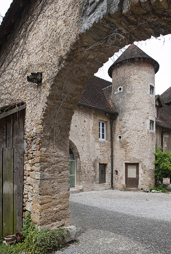 Vue de l'hôtel de Choiseul depuis l'ancienne ferme. © Jérôme Mongreville / Région Bourgogne-Franche-Comté, Inventaire du patrimoine - 2010