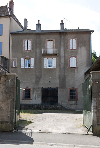 Façade antérieure sur cour, du côté de la rue du Vieux Moulin. © Jérôme Mongreville / Région Bourgogne-Franche-Comté, Inventaire du patrimoine - 2010