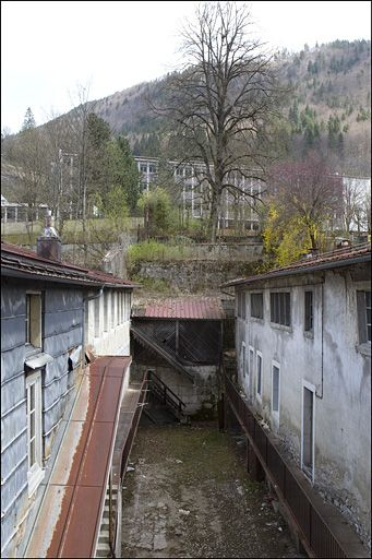 Immeuble avec atelier (18e siècle) au n° 161 rue de la République : murs de soutènement des jardins. © Yves Sancey / Région Bourgogne-Franche-Comté, Inventaire du patrimoine - 2010