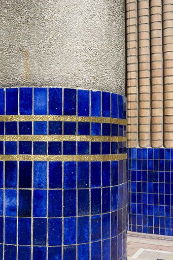 Bâtiment A : mosaïques recouvrant la base des colonnes. © Yves Sancey / Région Bourgogne-Franche-Comté, Inventaire du patrimoine - 2010 Bâtiment A : mosaïques recouvrant la base des colonnes. © Yves Sancey / Région Bourgogne-Franche-Comté, Inventaire du patrimoine - 2010