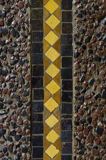 Bâtiment B, grand amphithéâtre : revêtement de gravillons et mosaïques. © Yves Sancey / Région Bourgogne-Franche-Comté, Inventaire du patrimoine - 2010 Bâtiment B, grand amphithéâtre : revêtement de gravillons et mosaïques. © Yves Sancey / Région Bourgogne-Franche-Comté, Inventaire du patrimoine - 2010