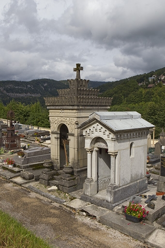 Vue d'ensemble, de trois quarts droite. © Yves Sancey / Région Bourgogne-Franche-Comté, Inventaire du patrimoine - 2010