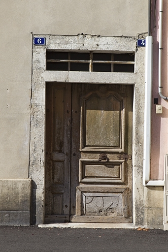 Porte principale sur la rue Merlin. © Yves Sancey / Région Bourgogne-Franche-Comté, Inventaire du patrimoine - 2010