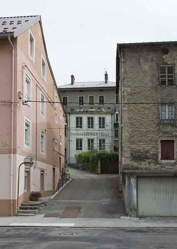 La rue Fenandre. © Yves Sancey / Région Bourgogne-Franche-Comté, Inventaire du patrimoine - 2010 La rue Fenandre. © Yves Sancey / Région Bourgogne-Franche-Comté, Inventaire du patrimoine - 2010