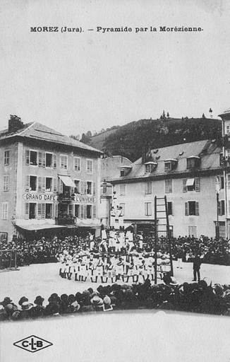 Morez (Jura). - Pyramide par la Morézienne, 1er quart 20e siècle. © Yves  Sancey (reproduction) / Région Bourgogne-Franche-Comté, Inventaire du patrimoine - 2010 Morez (Jura). - Pyramide par la Morézienne, 1er quart 20e siècle. © Yves  Sancey (reproduction) / Région Bourgogne-Franche-Comté, Inventaire du patrimoine - 2010