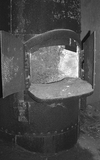 Gueulard du petit cubilot (chargement manuel). © Rémi Hamelin / Région Bourgogne-Franche-Comté, Inventaire du patrimoine - 2010