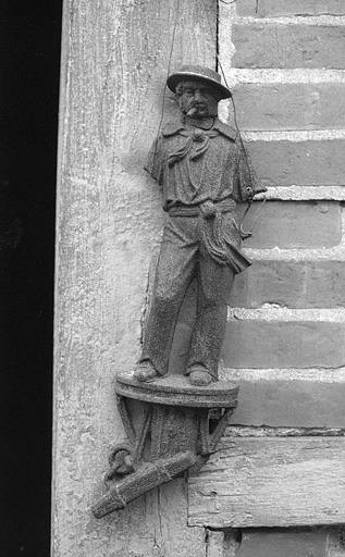 Statue en fonte. © Rémi Hamelin / Région Bourgogne-Franche-Comté, Inventaire du patrimoine - 2010
