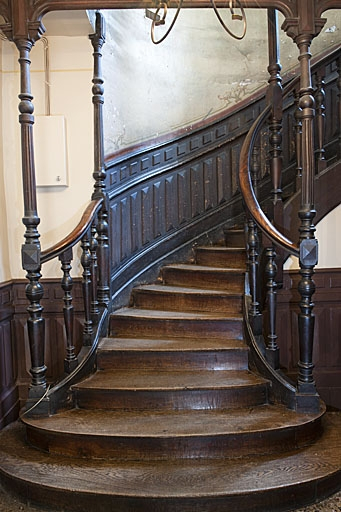 Détail du départ de l'escalier. © Jérôme Mongreville / Région Bourgogne-Franche-Comté, Inventaire du patrimoine - 2011