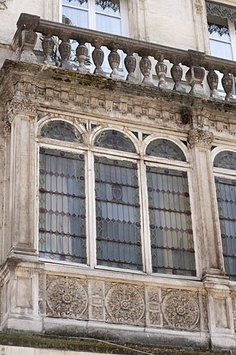 Façade antérieure : détail de la partie gauche du bow-window. © Jérôme Mongreville / Région Bourgogne-Franche-Comté, Inventaire du patrimoine - 2011
