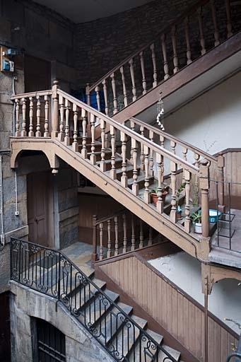 Détail de l'escalier à cage ouverte de trois quarts droit. © Jérôme Mongreville / Région Bourgogne-Franche-Comté, Inventaire du patrimoine - 2011