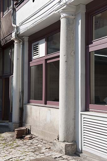 Détail du portique de l'aile sur cour. © Jérôme Mongreville / Région Bourgogne-Franche-Comté, Inventaire du patrimoine - 2011