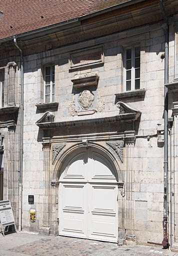 Façade sur rue : vue d'ensemble de la partie centrale. © Jérôme Mongreville / Région Bourgogne-Franche-Comté, Inventaire du patrimoine - 2011