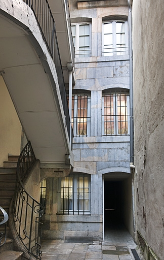 Vue d'ensemble de la façade postérieure du logis principal. © Jérôme Mongreville / Région Bourgogne-Franche-Comté, Inventaire du patrimoine - 2011