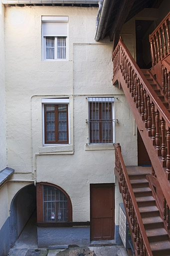 Vue d'ensemble de la façade antérieure du premier logis secondaire. © Jérôme Mongreville / Région Bourgogne-Franche-Comté, Inventaire du patrimoine - 2011
