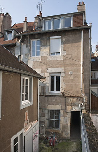 Vue d'ensemble de la façade postérieure du premier logis secondaire. © Jérôme Mongreville / Région Bourgogne-Franche-Comté, Inventaire du patrimoine - 2011