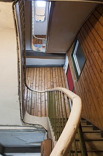 Logis principal : détail de l'escalier situé dans l'aile gauche. © Jérôme Mongreville / Région Bourgogne-Franche-Comté, Inventaire du patrimoine - 2011