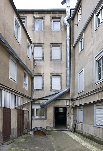 Logis principal : vue de la façade postérieure. © Jérôme Mongreville / Région Bourgogne-Franche-Comté, Inventaire du patrimoine - 2011