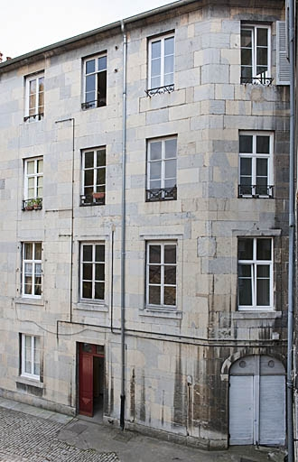 Deuxième logis secondaire à droite de la deuxième cour : détail de la partie droite. © Jérôme Mongreville / Région Bourgogne-Franche-Comté, Inventaire du patrimoine - 2011