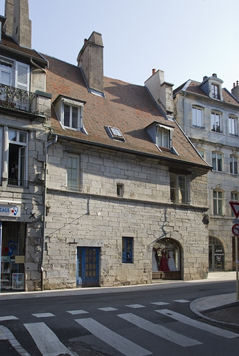 Façade sur rue, de trois quarts gauche. © Yves Sancey / Région Bourgogne-Franche-Comté, Inventaire du patrimoine - 2011